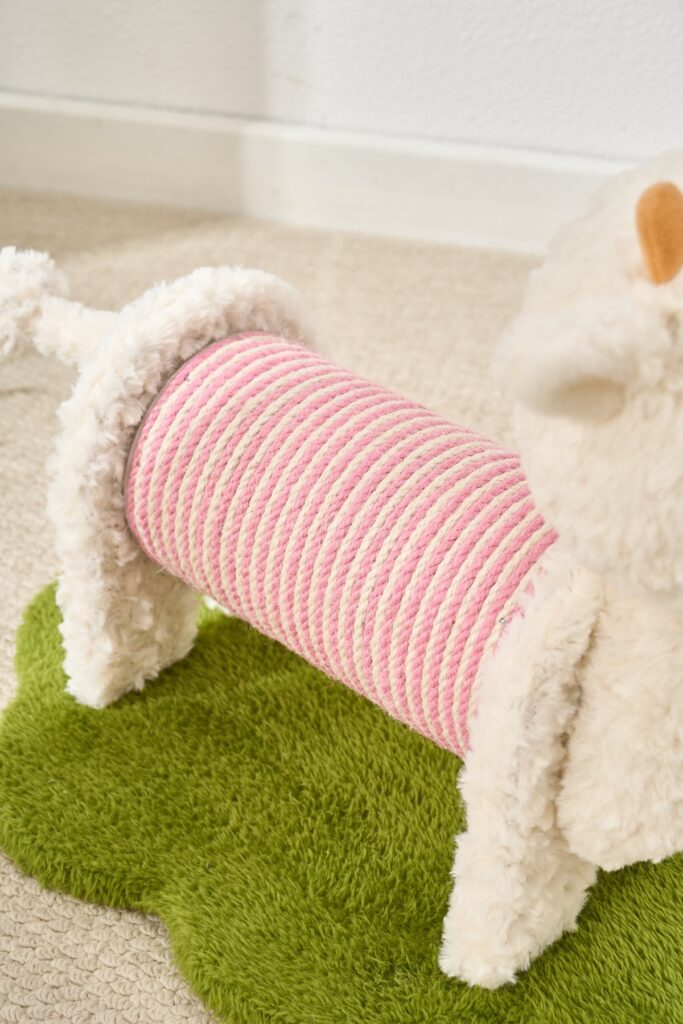 Alpaca Scratching Post, original product view 2