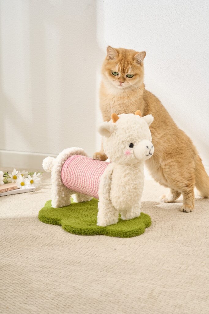 Alpaca Scratching Post, original product view 3